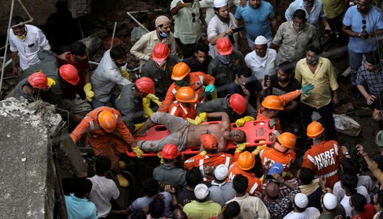 فرق الإنقاذ في الهند تنتشل الضحايا