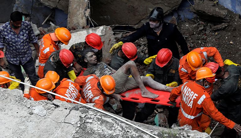 فرق الإنقاذ في الهند تنتشل الضحايا