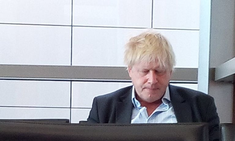 صورة جونسون في مطار سان فرانشيسكو داسيسي أبريل 2018 رئيس الوزراء البريطاني بوريس جونسون