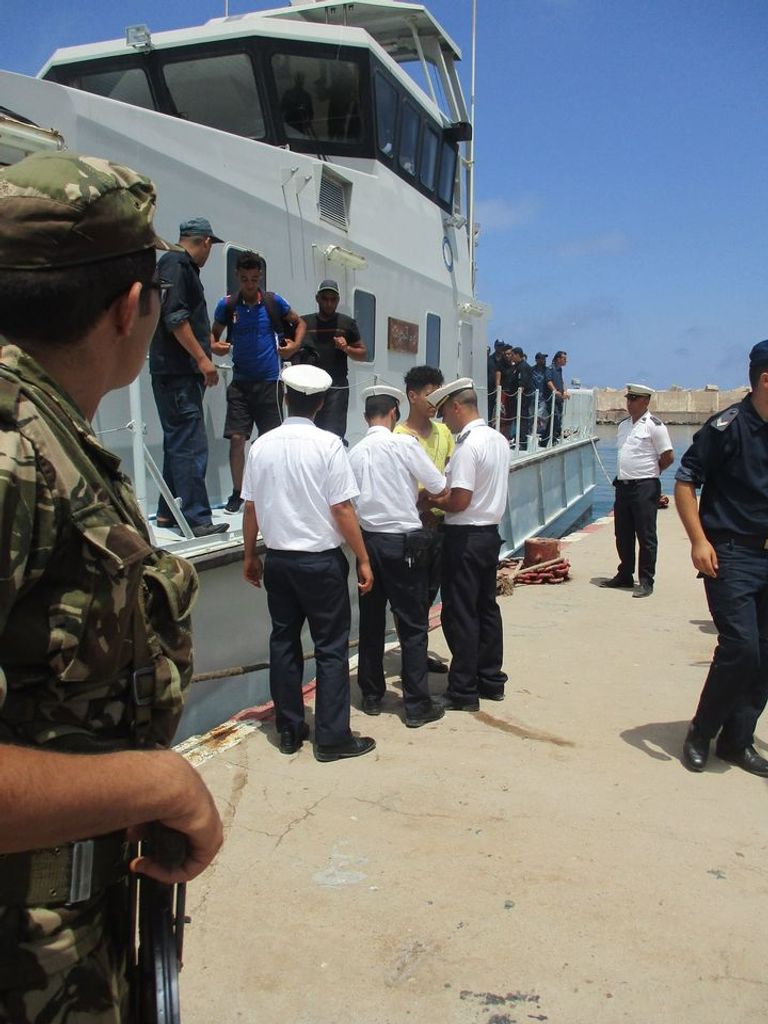 مهاجرون سريون أنقذتهم قوات خفر السواحل الجزائرية  مهاجرون سريون أنقذتهم قوات خفر السواحل الجزائرية