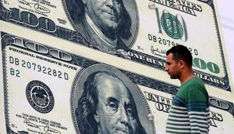 الدولار الأمريكي على واجهة إحدى شركات الصرافة المصرية
