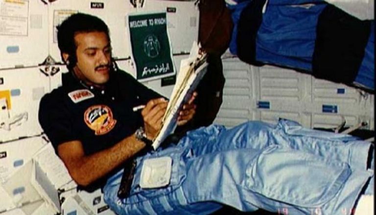 الأمير سلطان خلال رحلته إلى الفضاء