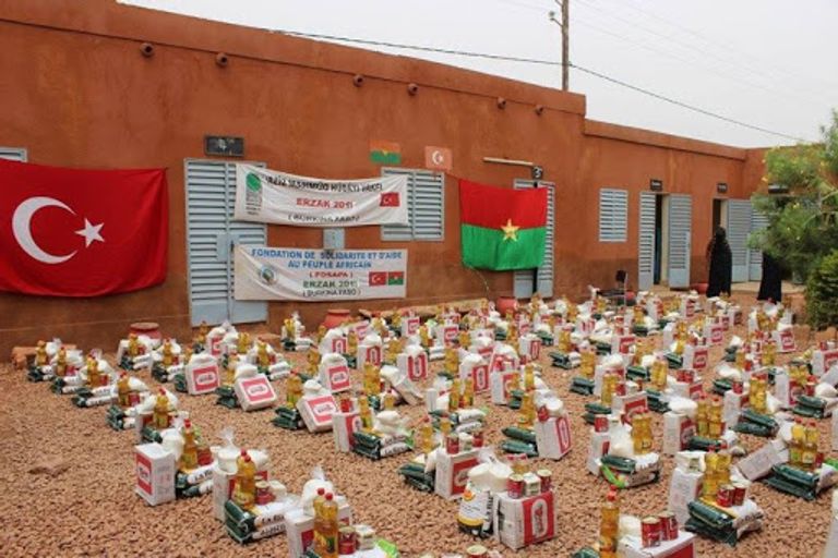 تتاجر المؤسسة التركية في الفقر من أجل شعب بوركينا فاسو