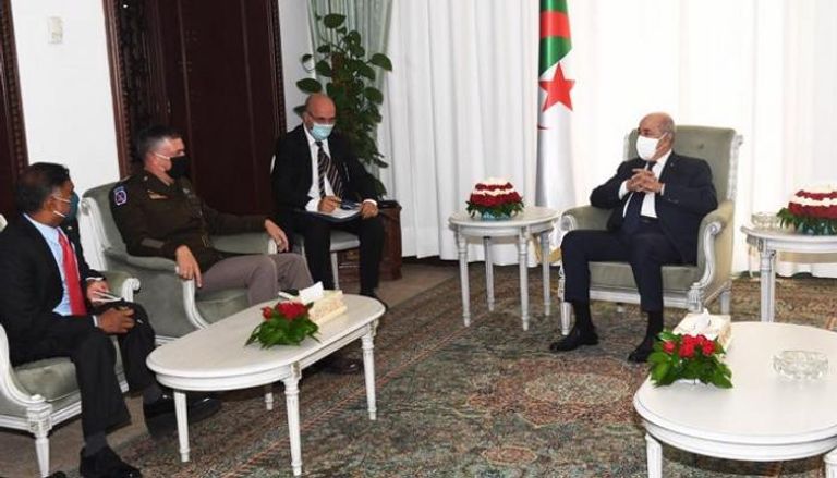 جانب من استقبال الرئيس الجزائري لقائد أفريكوم