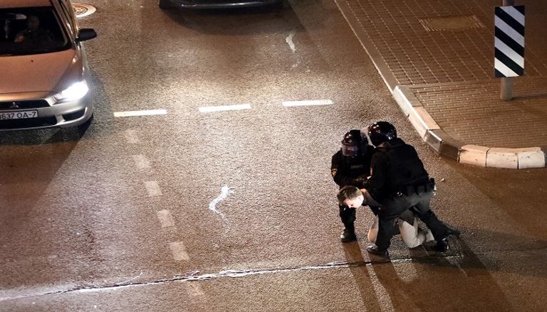 جانب من الاحتجاجات  ألكسندر لوكاشنكو يؤدي اليمين الدستورية