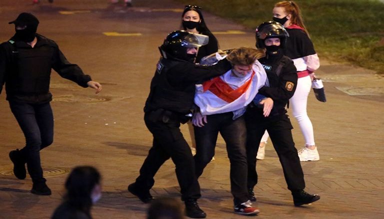 جانب من الاحتجاجات  ألكسندر لوكاشنكو يؤدي اليمين الدستورية