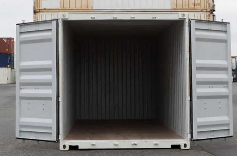 الحاوية التي احتجز بداخلها الطائرة التي استخدمتها الاستخبارات التركية - نورديك مونيتور