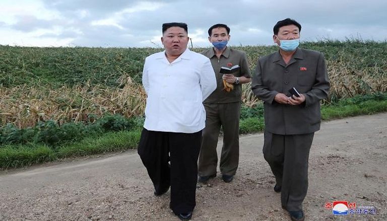زعيم كوريا الشمالية كيم جونج أون خلال جولة تفقدية