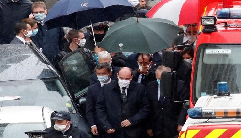 رئيس الوزراء الفرنسي جان كاستكس يصل إلى موقع الهجوم 
