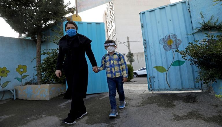 شخص يخضع لاختبار فيروس كورونا