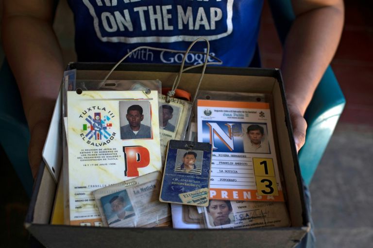 رجال شرطة يرتدون كمامات في المكسيك