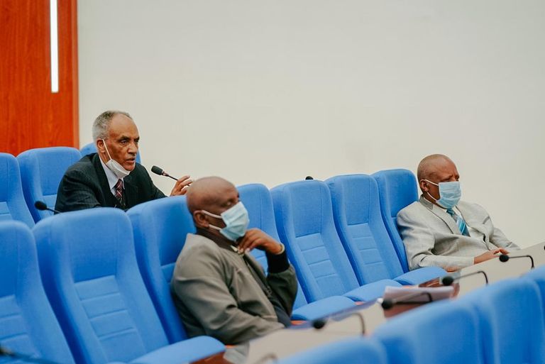 اجتماع للأحزاب الإثيوبية بحضور رئيس الوزراء آبي أحمد رئيس الوزراء الإثيوبي آبي أحمد خلال اجتماع مع الأحزاب