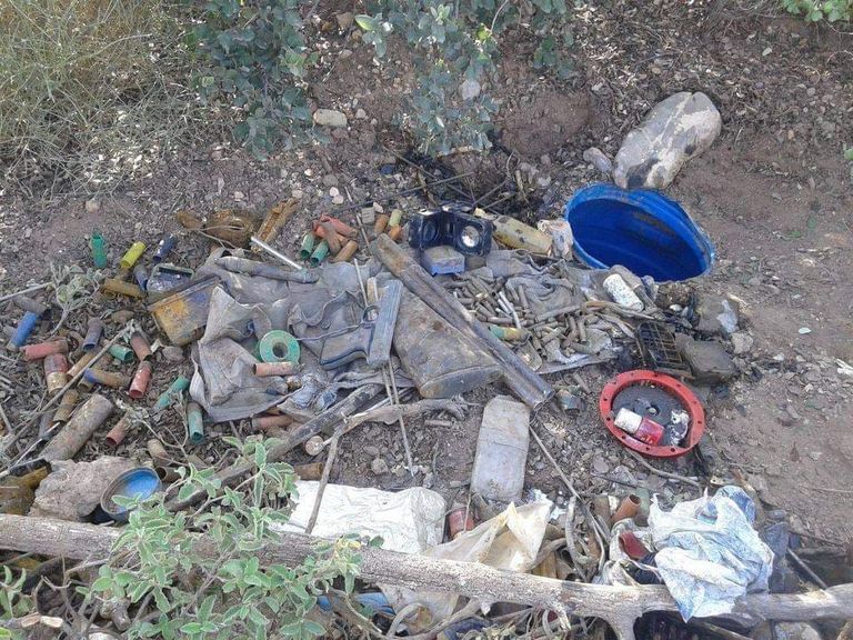 أسلحة وذخيرة ضبطها الجيش الجزائري خلال عملياته العسكرية ضد فلول الإرهاب