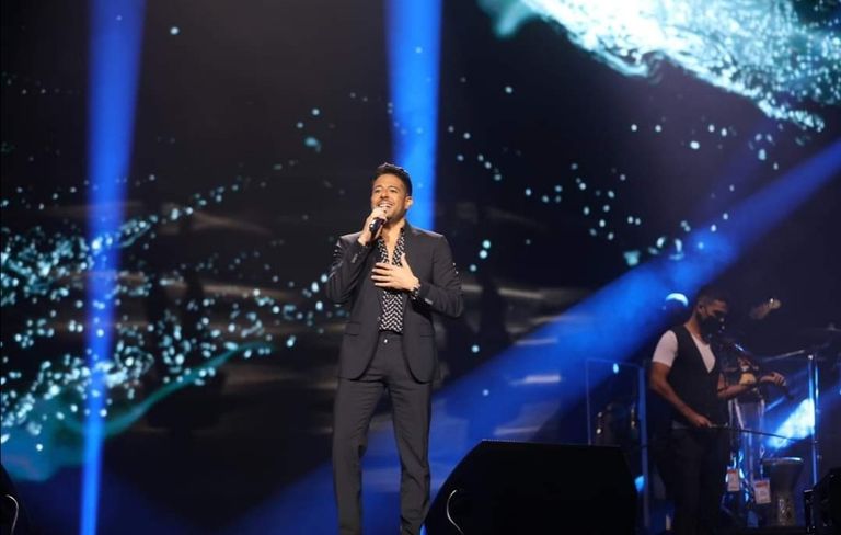 محمد حماقي يشدو بأشهر أغانيه