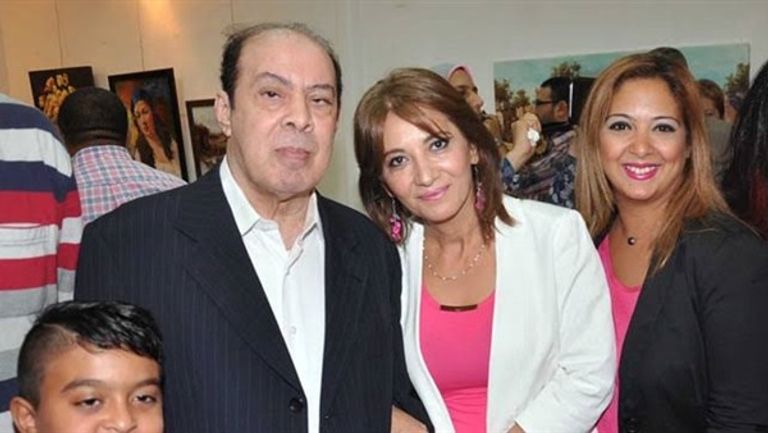 الفنان المصري الراحل، المنتصر بالله، وسط أسرته