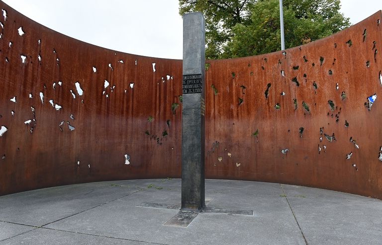 نصب تذكاري شيد في موقع انفجار "أكتوبرفست" بميونيخ