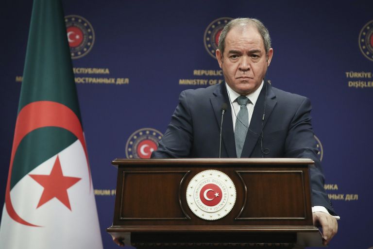 وزير الخارجية الجزائري خلال مؤتمر صحفي مع نظيره التركي وزير الخارجية الجزائري ونظيره التركي في أنقرة - أرشيفية