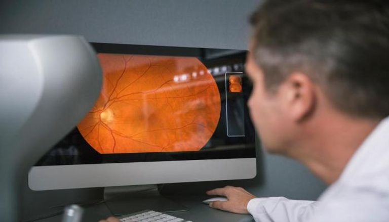  الجهاز الجديد يعالج أمراض شبكية العين