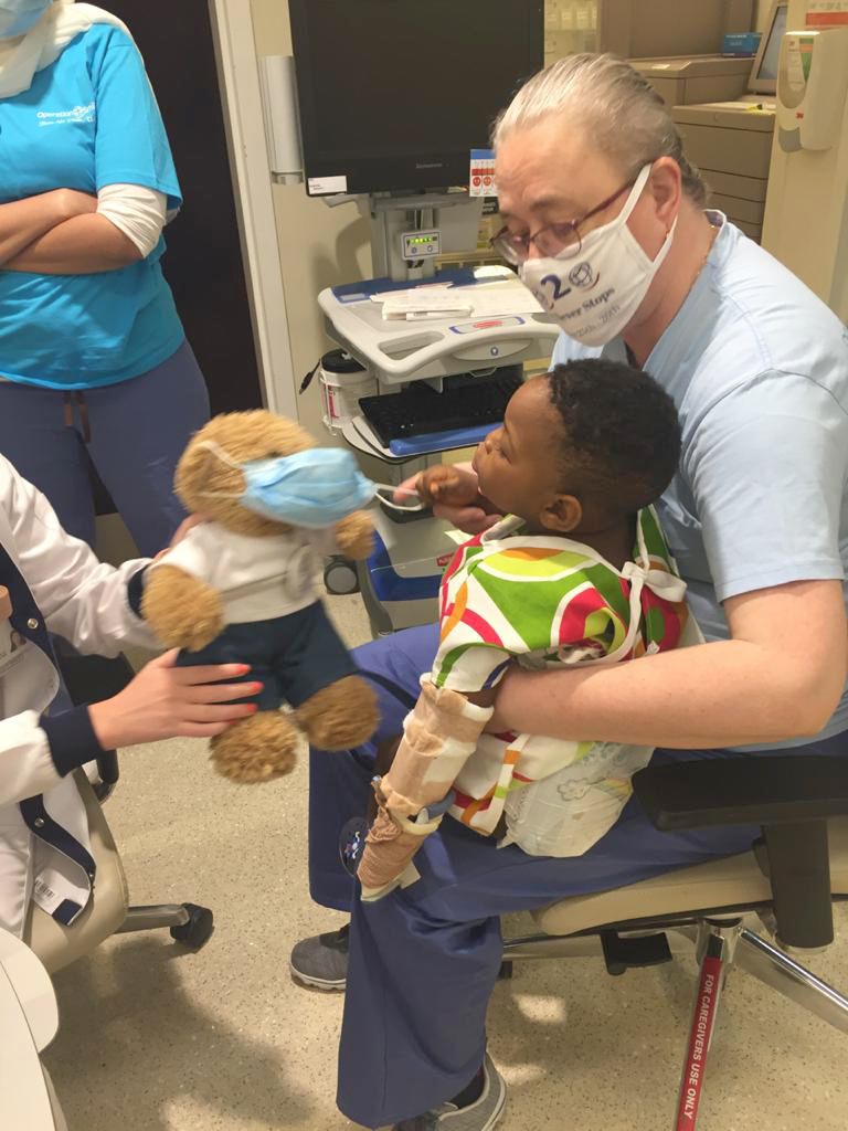 أحد الأطفال الذين خضعوا للجراحة