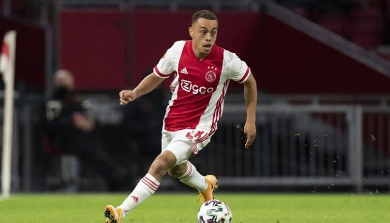 سيرجينو ديست لاعب أياكس الهولندي