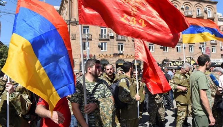 تجنيد متطوعين عسكريين في أرمينيا- رويترز