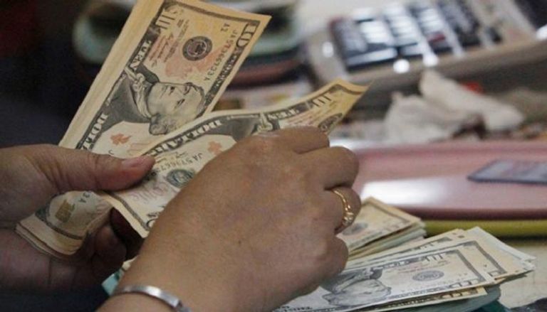 الجنيه المصري يحافظ على مكاسبه أمام الدولار