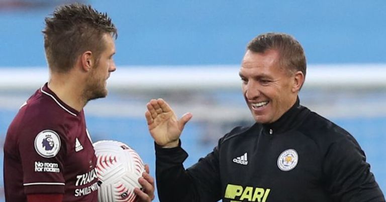 بريندان رودجرز مدرب ليستر مع جيمي فاردي هداف الدوري الإنجليزي