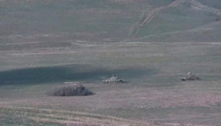 دبابات أذرية في منطقة قرة باغ  المتنازع عليها