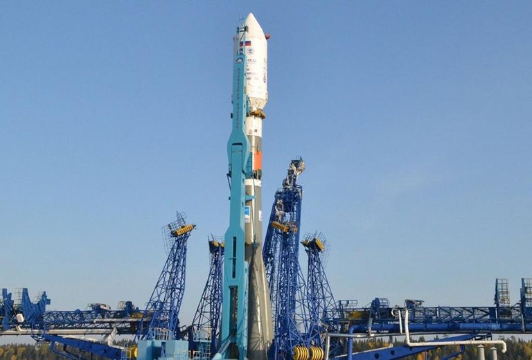 لحظة إطلاق القمر الصناعي مزن سات