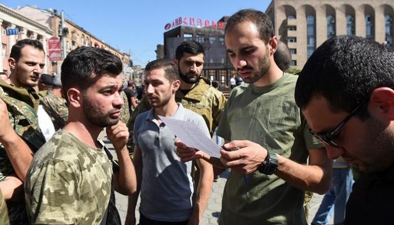تجنيد السكان في أرمينيا لمواجهة أذربيجان- رويترز