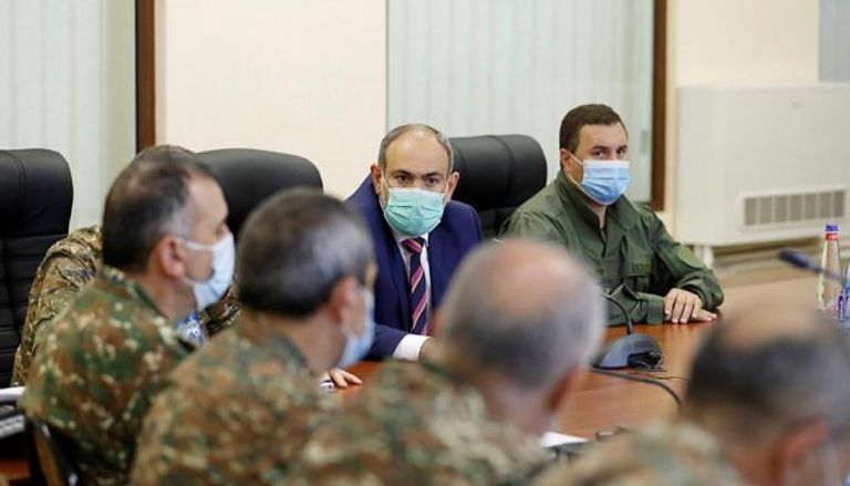 اجتماع مجلس الأمن الأرميني  جندي أذربيجاني يقود ناقلة مدرعة في باكو