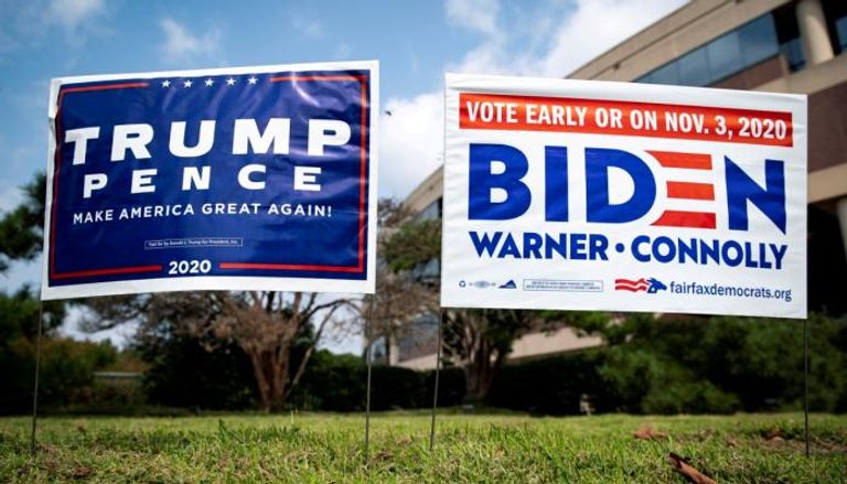 لافتات تدعم ترامب وبايدن قبل 35 يوما من الانتخابات