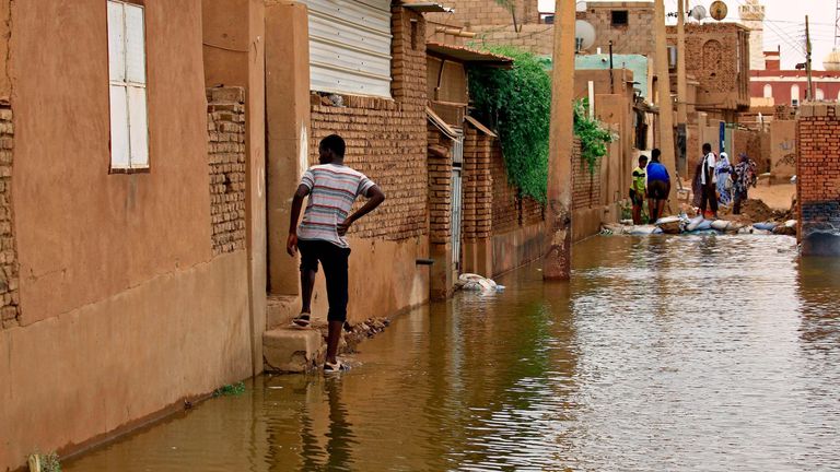 باق رجل سوداني يبلغ من العمر 80 عاما