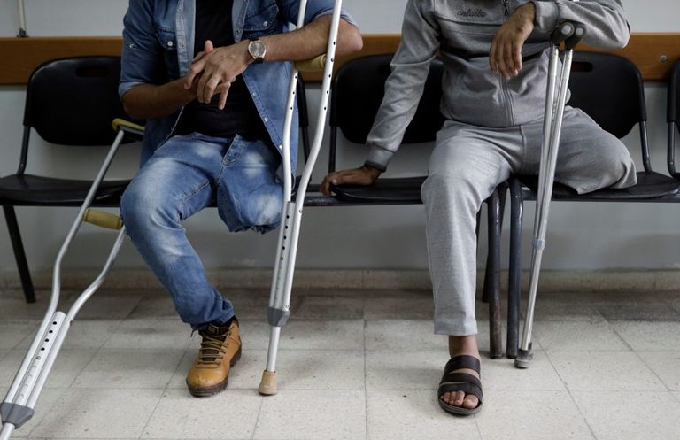 إبراهيم يعمل الآن في مركز الباب للأطراف الصناعية