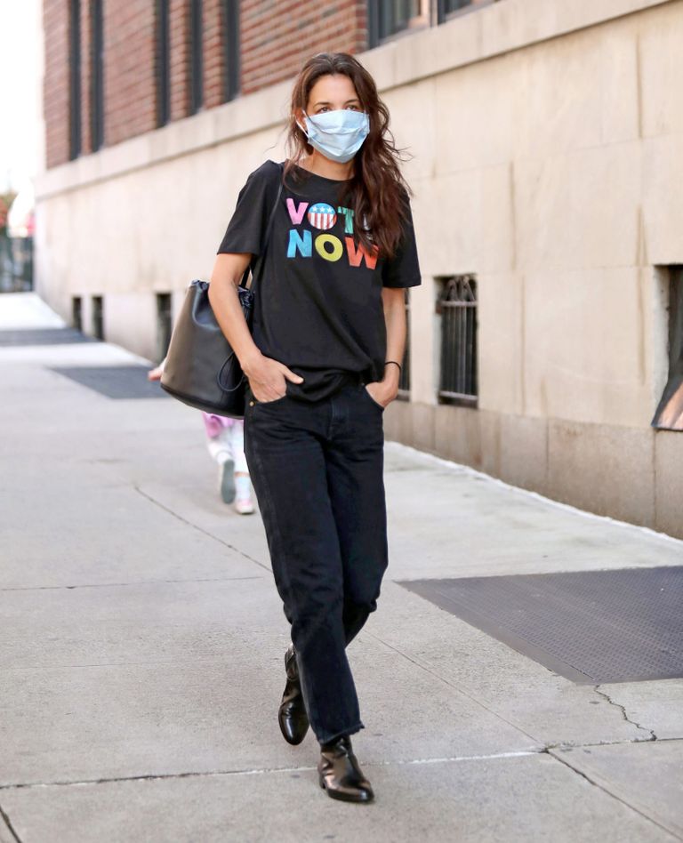 نجوم هوليوود يرتدون ملابس تشجع على التصويت