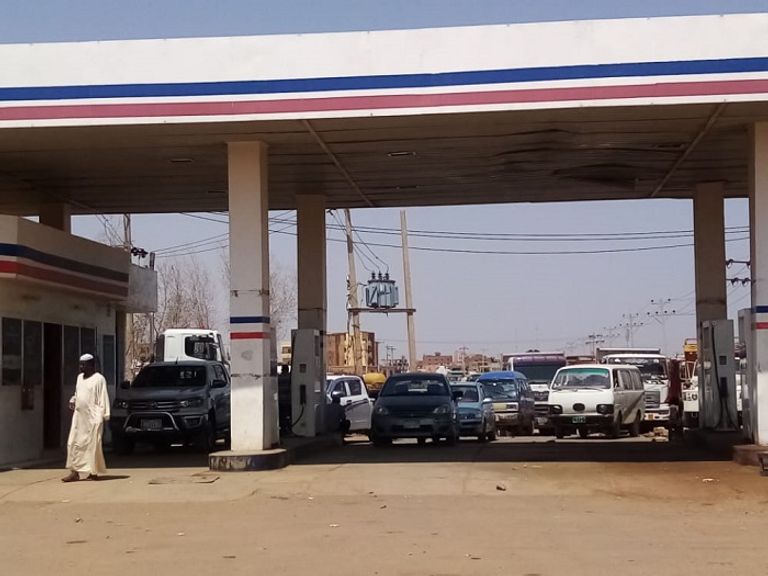 عودة طوابير الوقود في السودان ووعود حكومية بالحل
