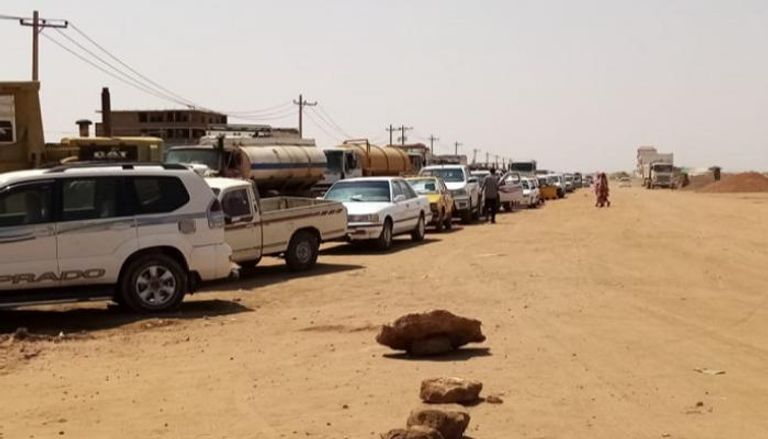 عودة طوابير الوقود في السودان .. ووعود حكومية بالحل