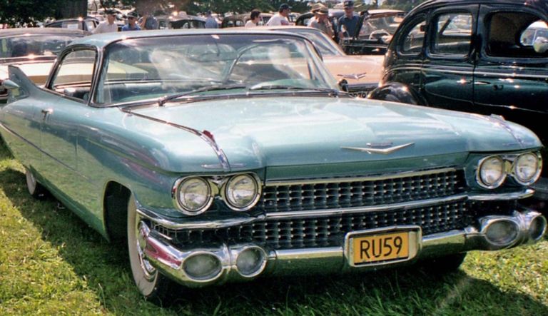 كاديلاك de Ville طراز أودي RS6