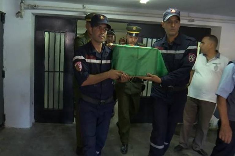 جثمان الطفلة نهال التي قتلها خاطفوها سنة 2016 بمحافظة وهران أطفال جزائريون متوجهون إلى المدرسة - أرشيفية