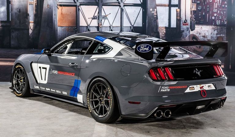 إحدى سيارات فورد من طراز موستينج