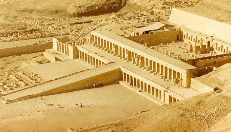 منطقة وادي الملوك الغنية بقبور ملوك مصر القديمة في مدينة الأقصر