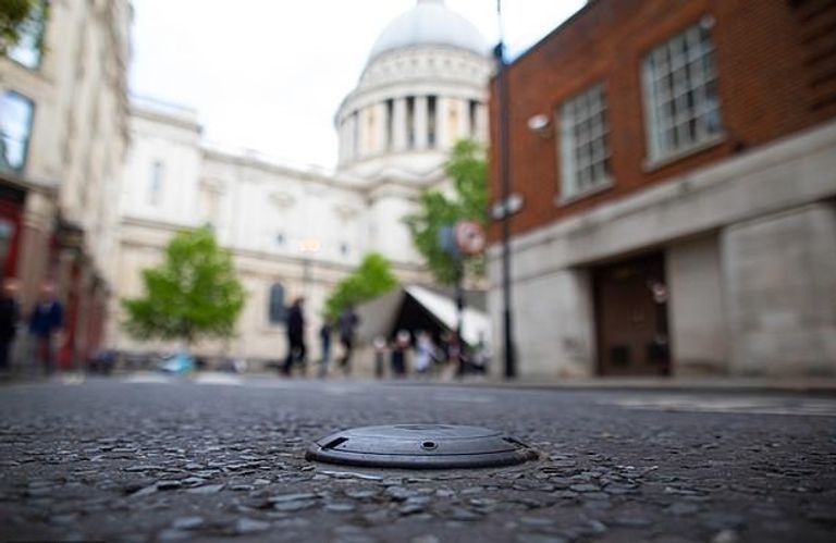 أجهزة الاستشعار الذكية أماكن ركن السيارات الكهربائية ببريطانيا