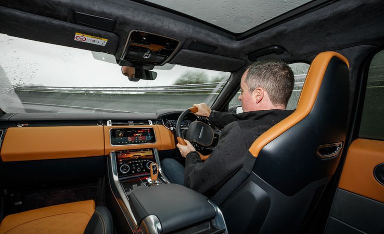 "رينج روفر سبورت سوبر تشارج"