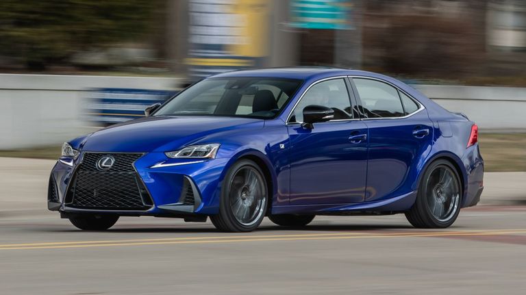 لكزس 2020 IS لكزس 2020 UX