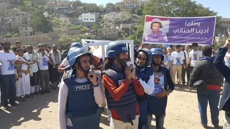 جانب من تشييع جنازة الصحفي اليمني