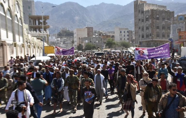 جانب من تشييع جنازة الصحفي اليمني