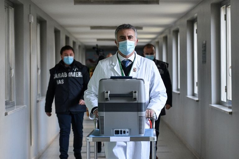 بعض التحورات قد تمنح فيروس كورونا ميزة للبقاء على قيد الحياة