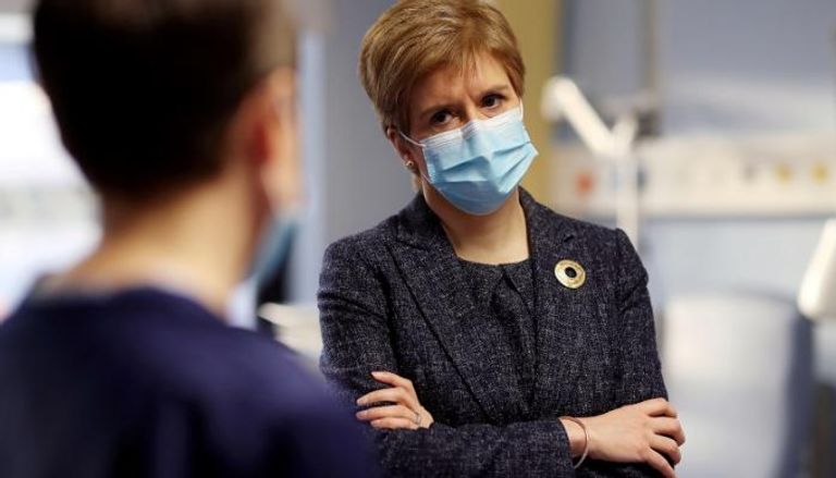 رئيسة وزراء اسكتلندا نيكولا ستيرجن تزور أحد المستشفيات
