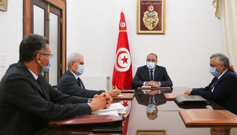 اجتماع رئيس الحكومة التونسية مع وزيري الدفاع والداخلية