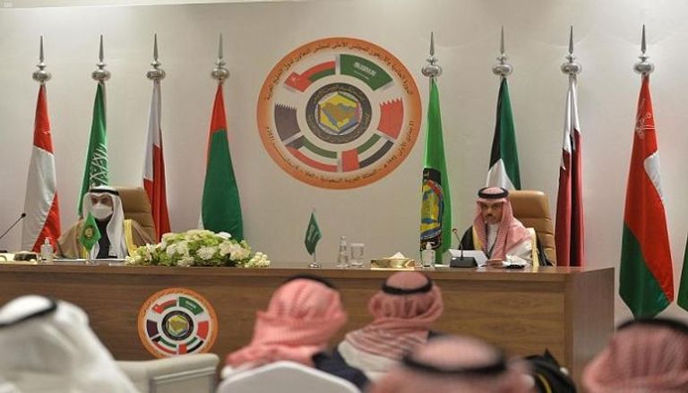 مؤتمر صحفي مشترك بين وزير خارجية السعودية وأمين 
